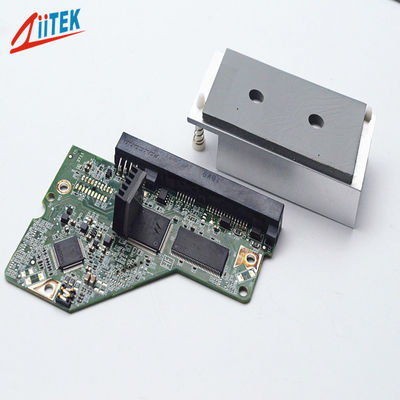 Chất làm đầy khe hở nhiệt silicon với độ dẫn nhiệt 8.0W Có thể nén mềm và dính tự nhiên giữa các bộ tản nhiệt và các thiết bị điện áp cao