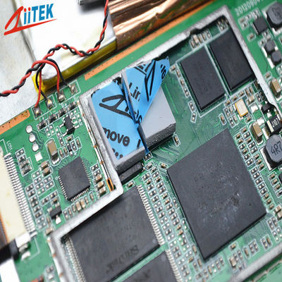 Chất làm đầy khe hở nhiệt silicon với độ dẫn nhiệt 8.0W Có thể nén mềm và dính tự nhiên giữa các bộ tản nhiệt và các thiết bị điện áp cao